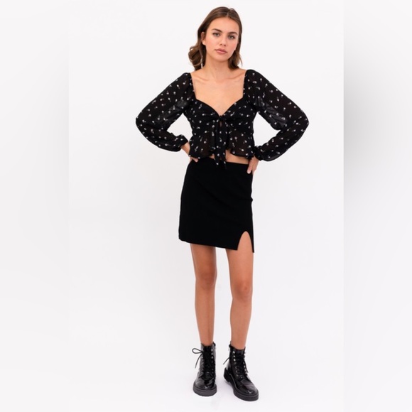 Sweetheart Neckline Floral Blouse Front Tie- Black / White Floral - Picture 6 of 13